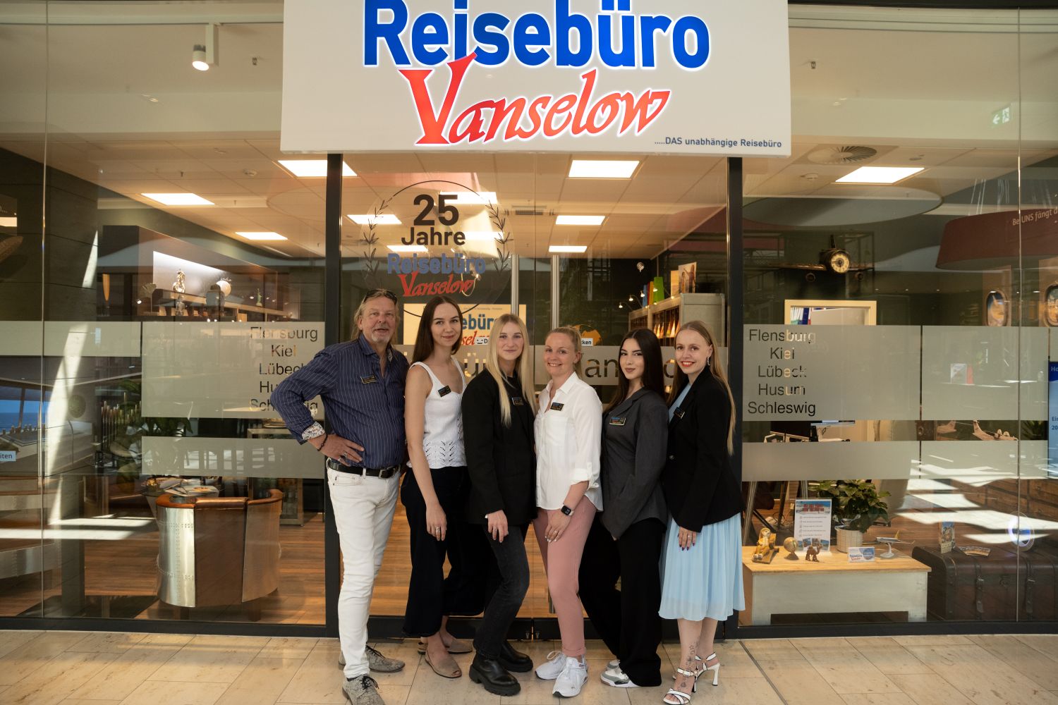 Teamfoto Reisebüro Vanselow im Citti-Park
